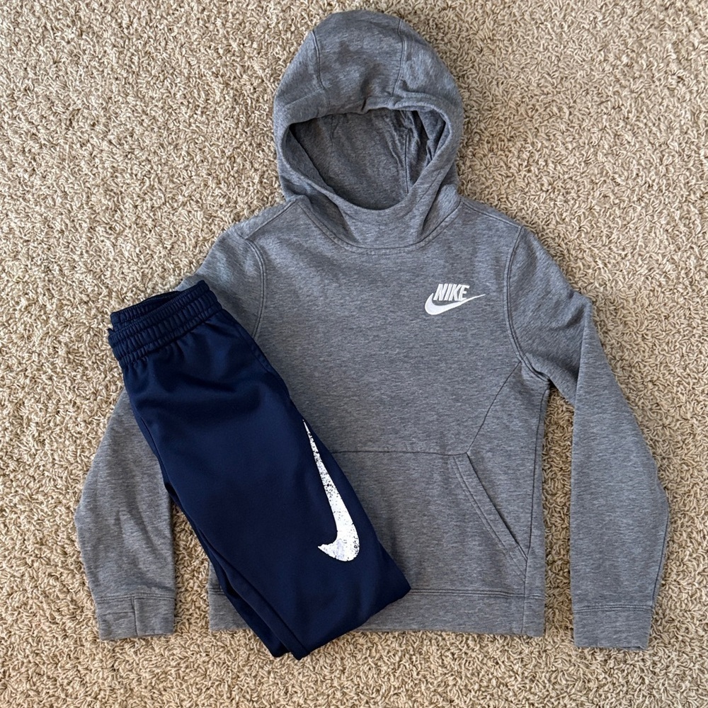 Nike | Hoodie & Jogger Set